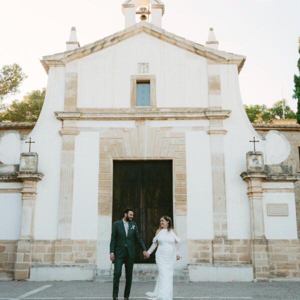 Novios frente Iglesia en Pollença